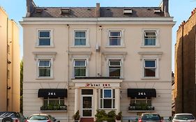 Hotel 261